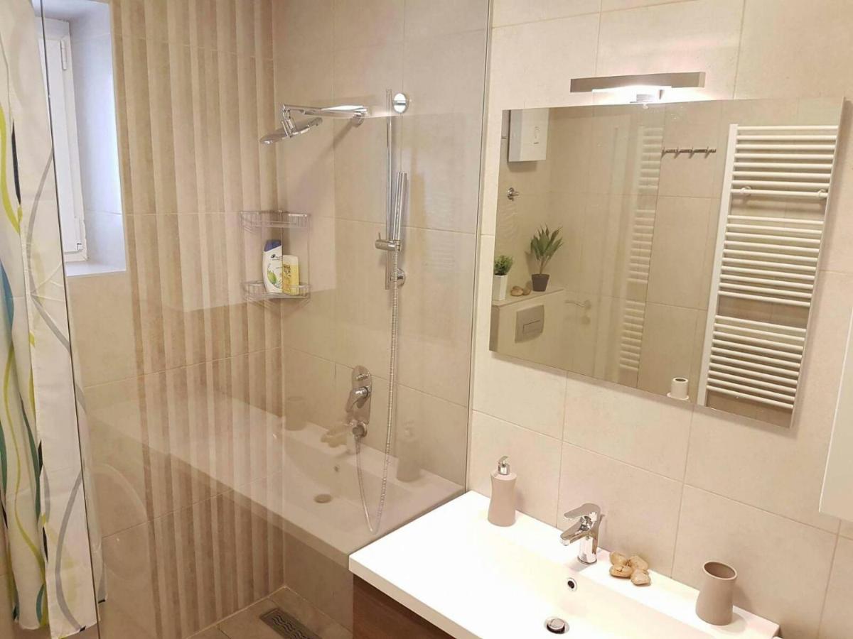 Modern Apartment In The City Center- Best Location ซาราเยโว ภายนอก รูปภาพ